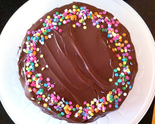 chocolate frosting sprinkles cake decorating 